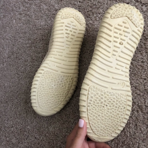 Tennis shoes - Picture 4 of 4